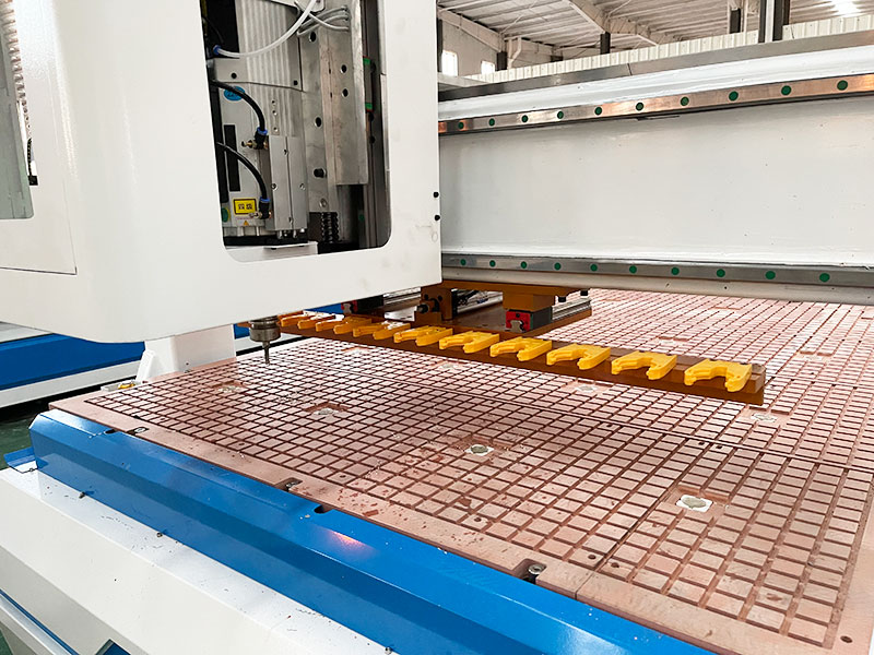 自動換刀 3D數(shù)控木工雕刻機(jī)（帶四軸旋轉(zhuǎn)工作臺）