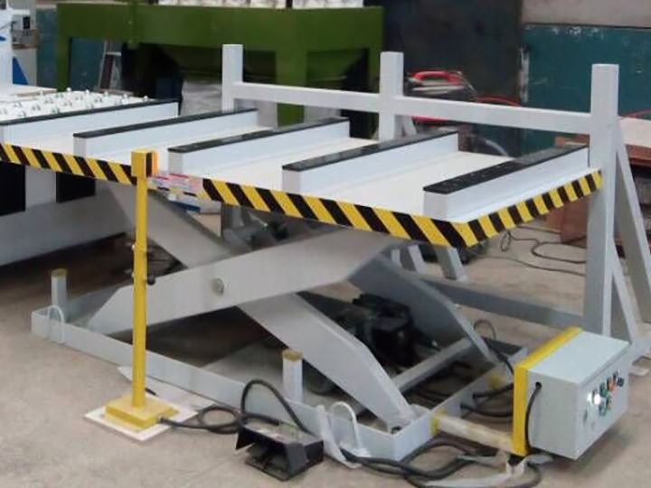 板式家具生產(chǎn)線 - 自動上下料數(shù)控機床