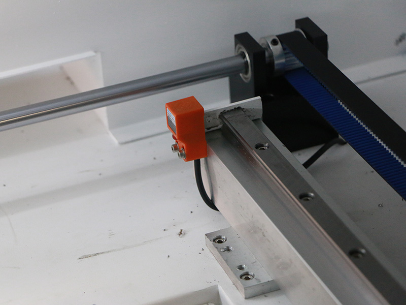 HIWIN旋轉導軌 CO2 激光雕刻機
