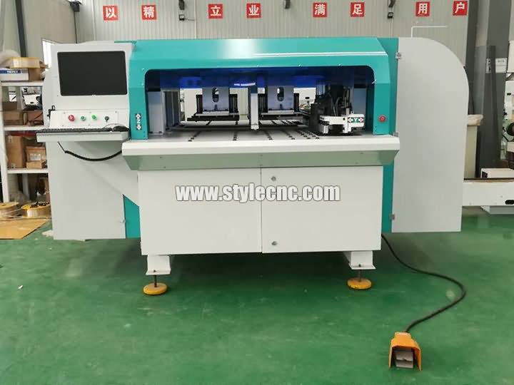 全自動數(shù)控木工鉆孔開槽機(jī) 全自動數(shù)控木工鉆孔開槽機(jī)