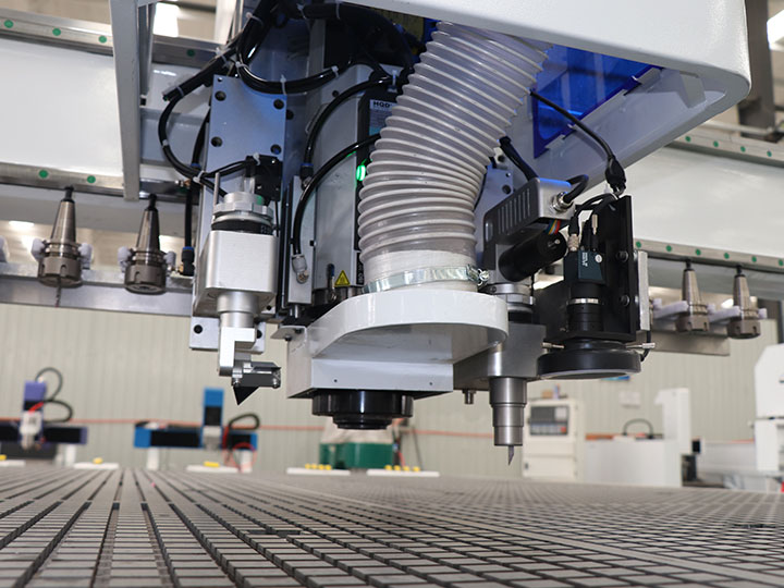 2025最佳自動(dòng)換刀數(shù)控銑床，帶振動(dòng)刀切割機(jī)