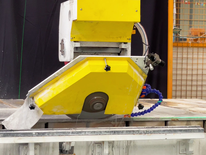 四軸數(shù)控廚房臺(tái)面和盥洗臺(tái)面橋鋸