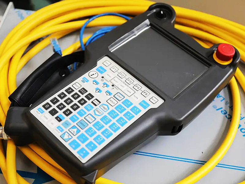 全自動智能3D工業(yè)激光焊接機器人出售