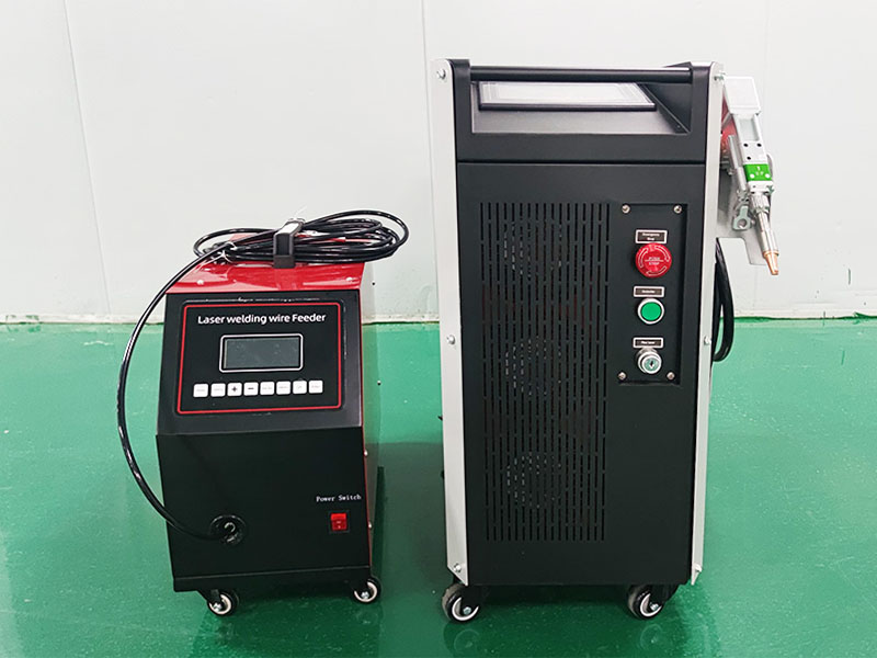 帶手持焊槍的風(fēng)冷便攜式激光焊機(jī)