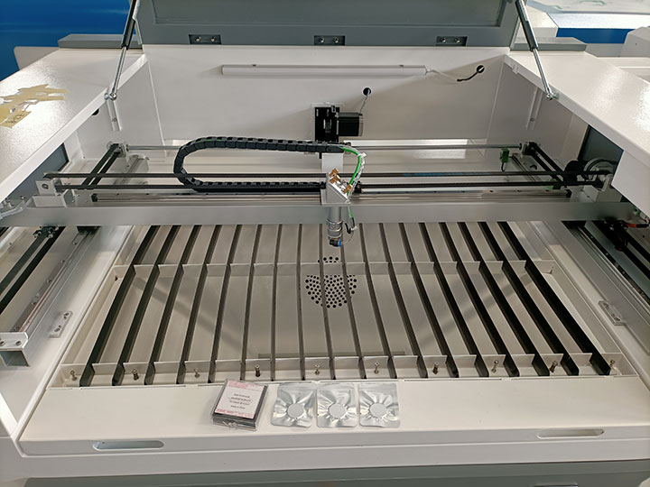 入門級(jí) CO2 業(yè)余愛好 適合初學(xué)者的激光切割機(jī)