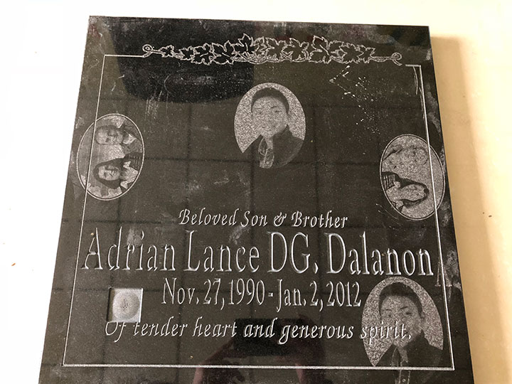 多用途石材數(shù)控機(jī)用于墓碑、紀(jì)念石和墓碑工程