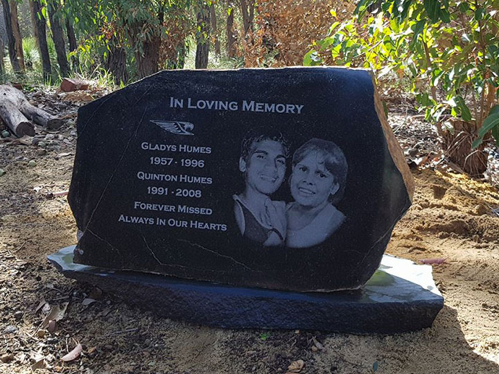 Stone數(shù)控墓碑、紀(jì)念石、墓碑工程專用機(jī)