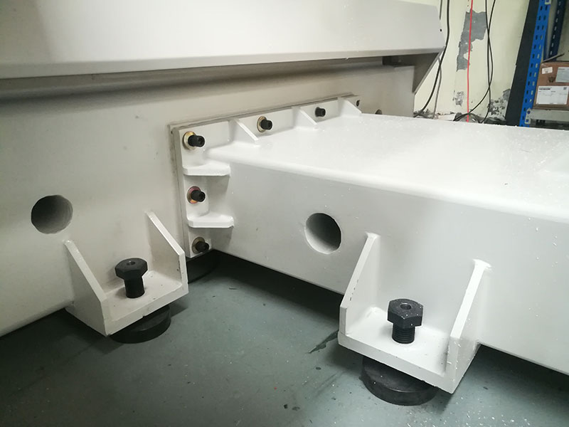 五軸數(shù)控機(jī)床日本THK直線導(dǎo)軌