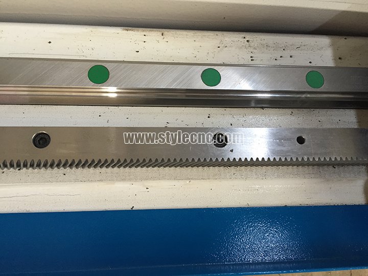 數(shù)控石雕機上銀導(dǎo)軌