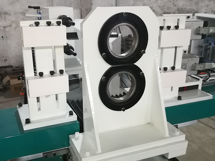 雙主軸自動(dòng)數(shù)控棒球棒木工車床