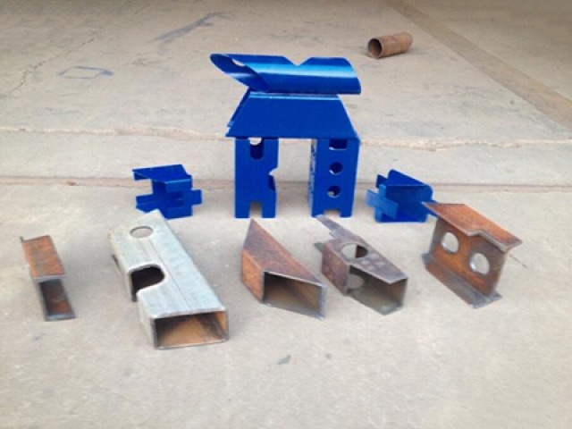 數(shù)控等離子切割機用于方管和圓管切割項目 數(shù)控等離子切割機用于方管和圓管切割項目