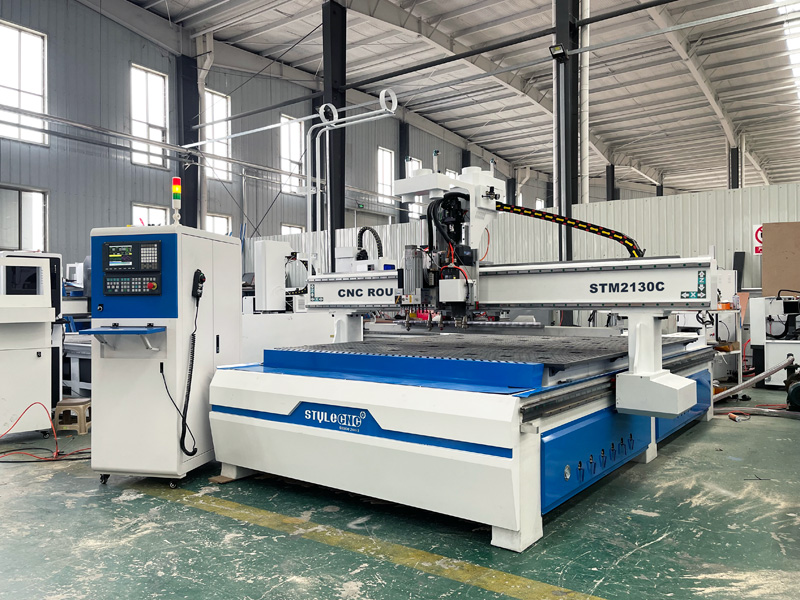 智能自動套料數(shù)控雕刻機，用于定制櫥柜