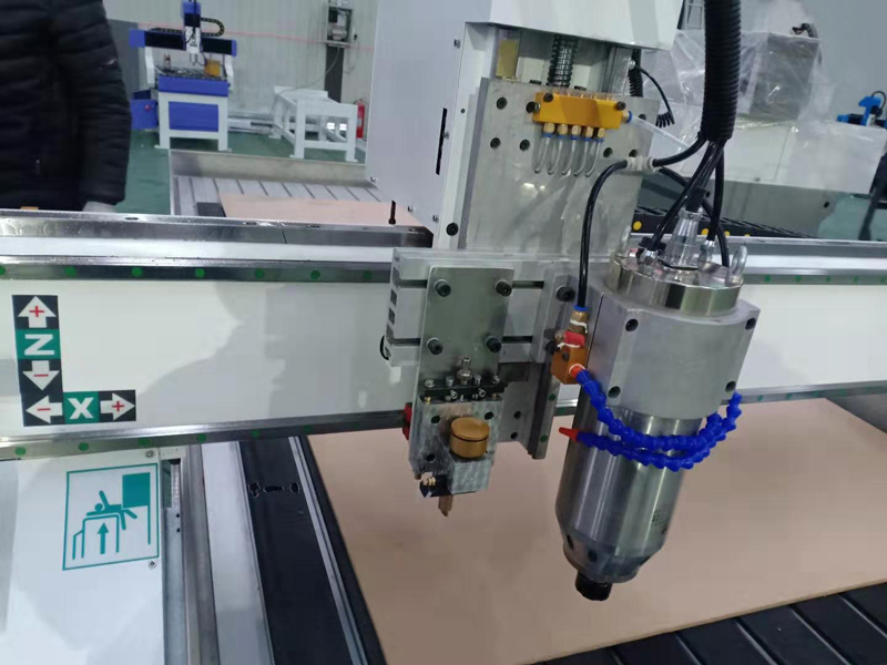 4x8 玻璃切割雕刻數(shù)控雕刻機出售