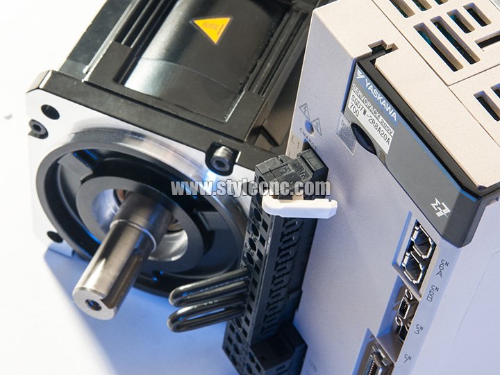 安川數(shù)字伺服驅(qū)動器和電機