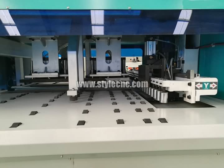 全自動數(shù)控鉆孔機(jī) 全自動數(shù)控鉆孔機(jī)