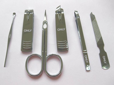 適用于金屬標(biāo)牌、工藝品、藝術(shù)品、工具的光纖激光雕刻機(jī)