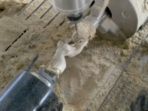 小型數(shù)控雕刻機，帶旋轉軸，用于3D加工