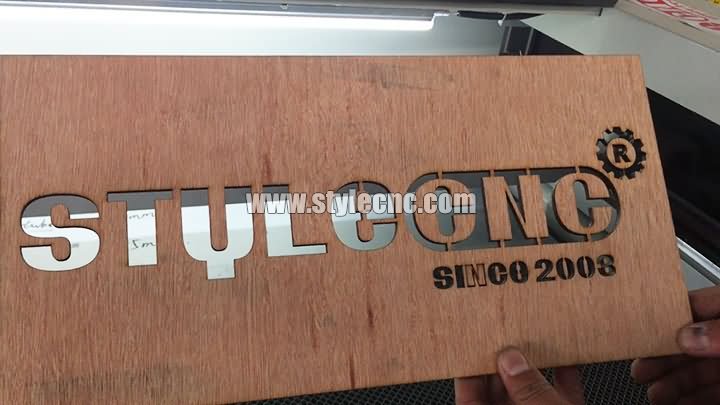 木質(zhì)標(biāo)牌項(xiàng)目切割 CO2 激光切割機(jī)