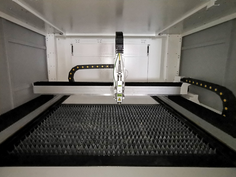 適合初學(xué)者的入門級小型金屬激光切割機