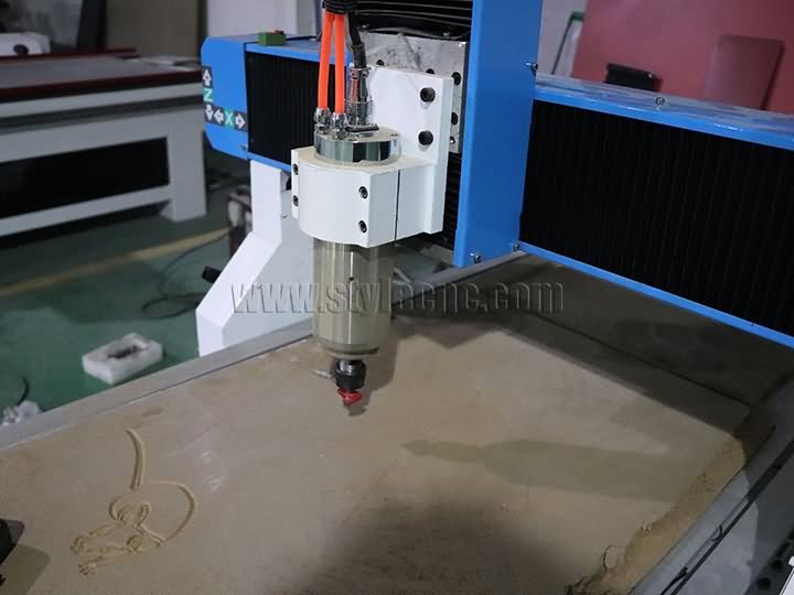 第四旋轉(zhuǎn)軸 小型數(shù)控標(biāo)牌雕刻機(jī)