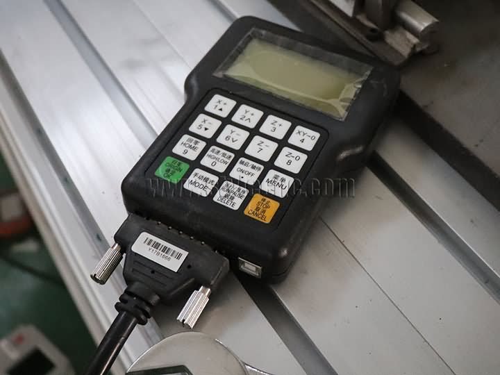 第四旋轉(zhuǎn)軸 小型數(shù)控標(biāo)牌雕刻機(jī)