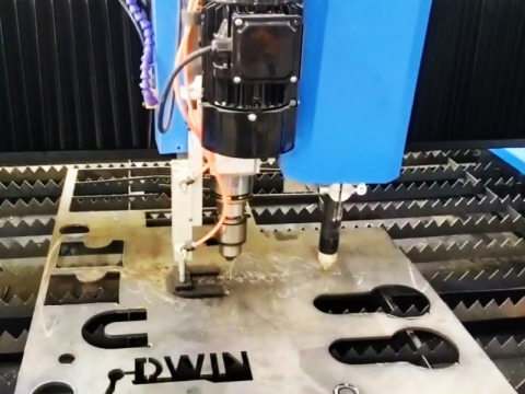 高速數(shù)控金屬板材切割等離子工作臺