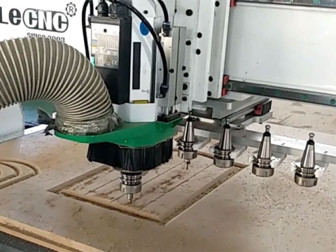 價格實惠的數(shù)控銑床套件，帶線性刀庫