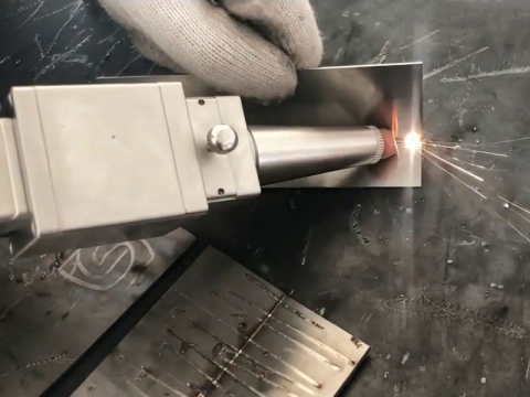 如何使用手持式激光焊接機(jī)？