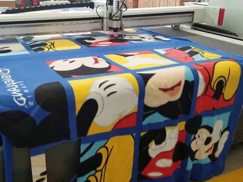 數(shù)控毛毯切割機（帶振動刀切割機）