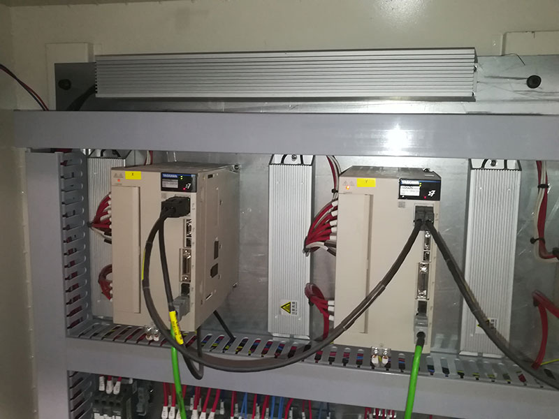 安川伺服驅(qū)動(dòng)器