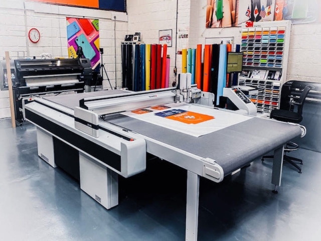 用于印刷、廣告、營銷的數(shù)字平板切割機