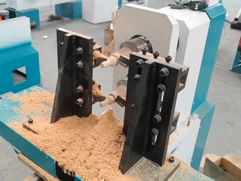 如何在一臺車床上同時制作多個木工項目？