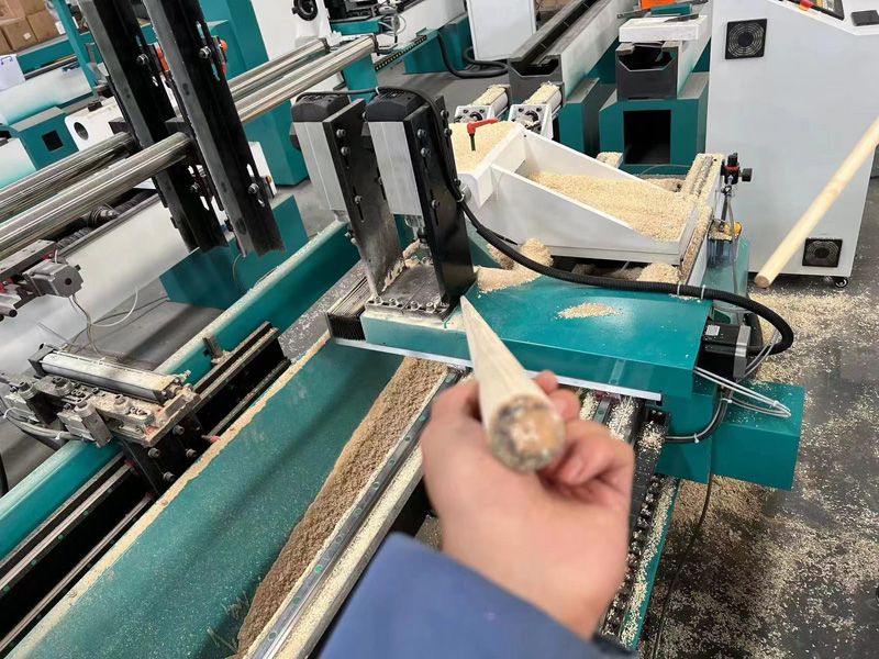 自動(dòng)數(shù)控車床車削木質(zhì)臺(tái)球桿項(xiàng)目