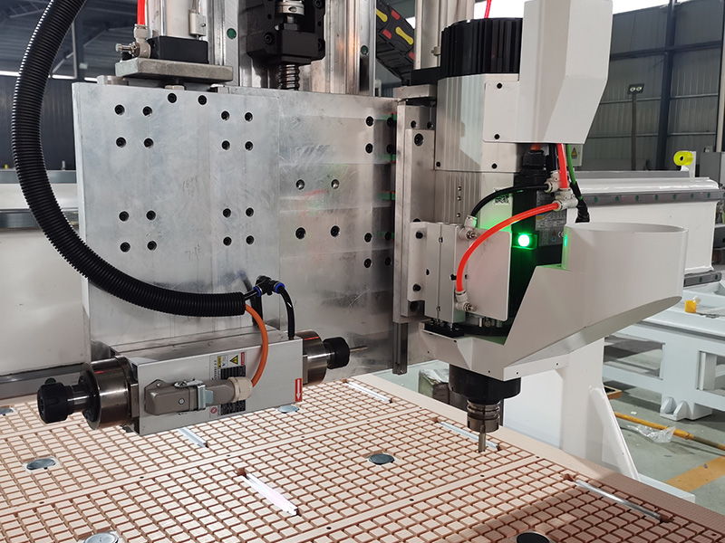 4x8 Linear自動(dòng)換刀數(shù)控木工雕刻機(jī)出售