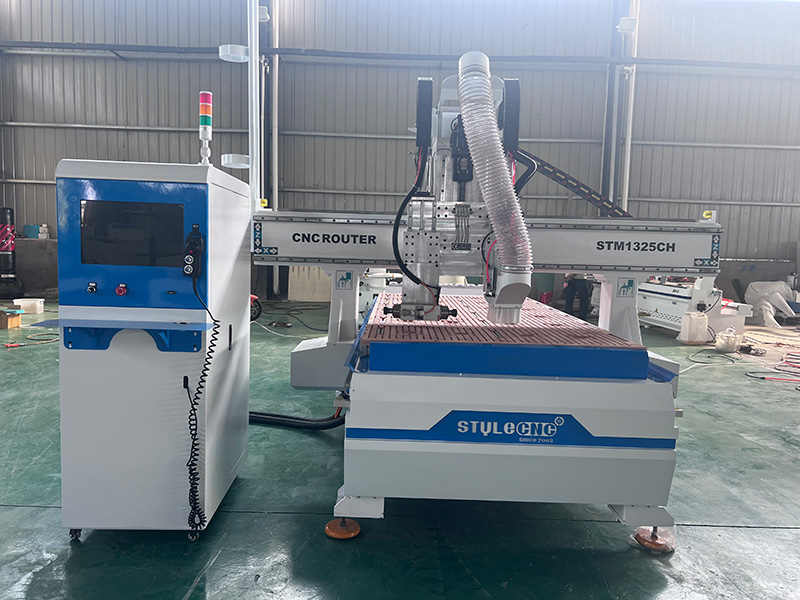 4x8 木工數(shù)控銑床1325帶直線自動(dòng)換刀裝置