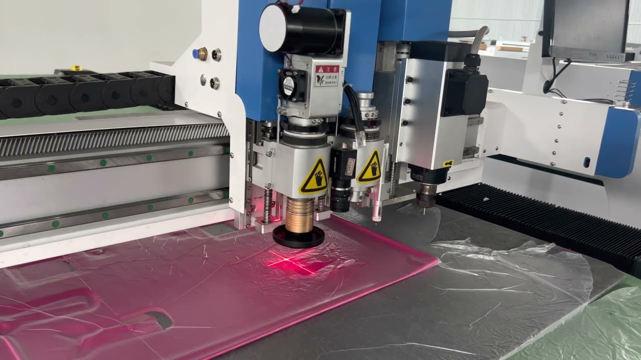 自動(dòng)振動(dòng)刀切割多層織物 自動(dòng)振動(dòng)刀切割多層織物