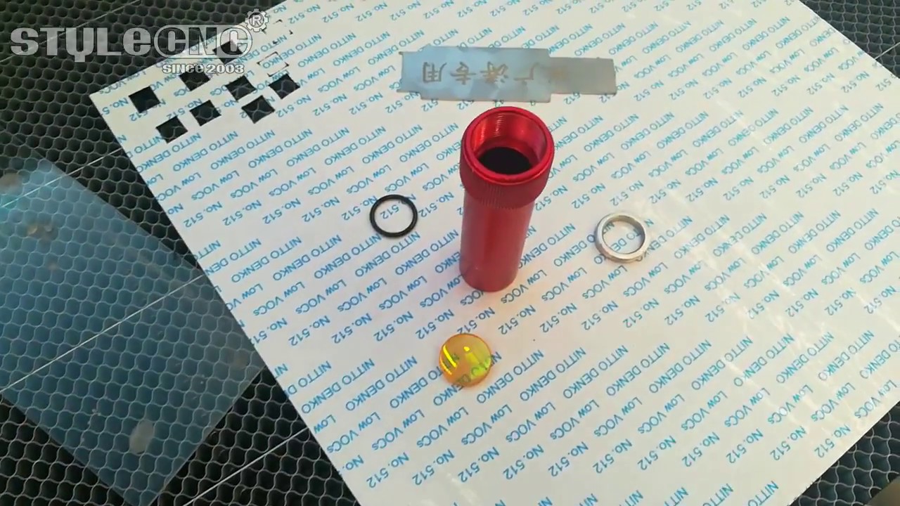 如何清潔鏡子和鏡頭 CO2 激光切割機(jī)？