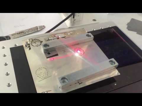 30W 光纖激光打標(biāo)機 0.5mm 長條切割 30W 光纖激光打標(biāo)機 0.5mm 長條切割