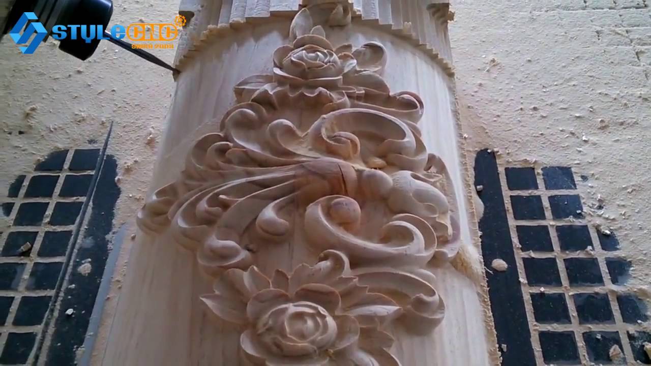 帶自動換刀裝置的4軸自動換刀數(shù)控銑床